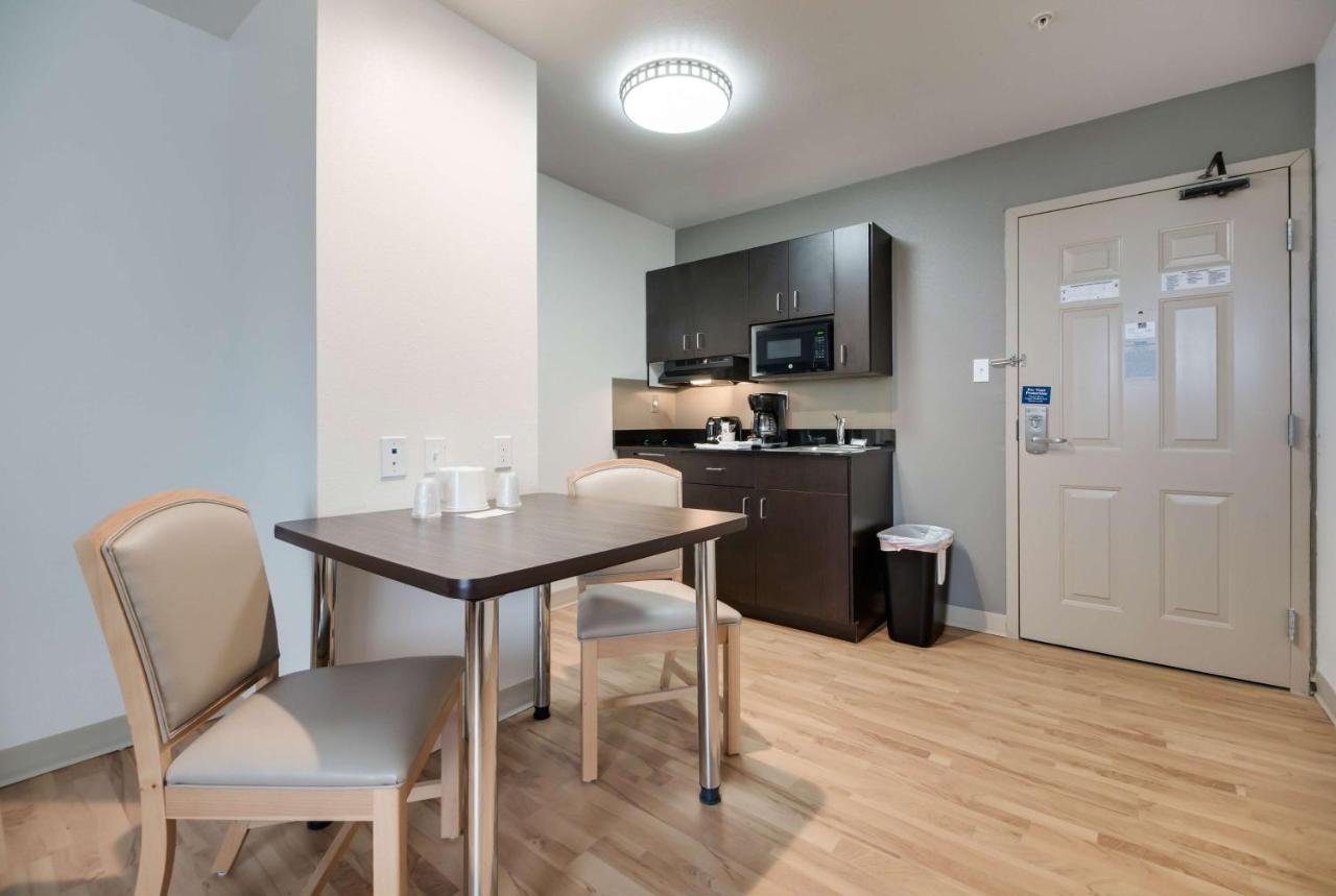 Queen Room - Disability Access - Non-Smoking at Studio 6 Ingleside, TX