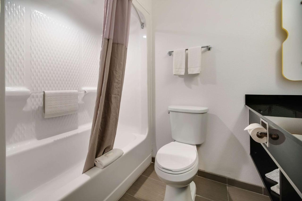 Deluxe Quadruple Room - Non-Smoking at Studio 6 Ingleside, TX