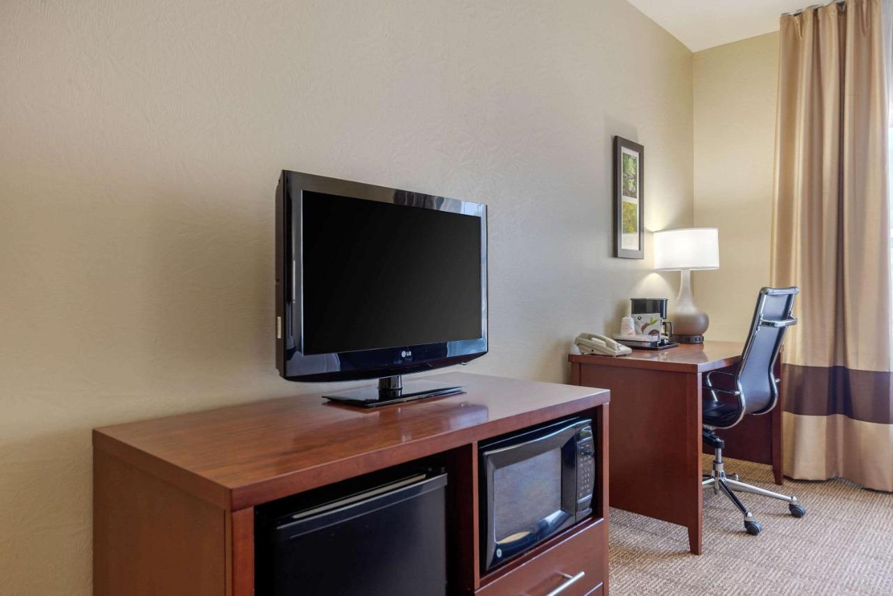 King Room at Comfort Inn & Suites Northern Kentucky