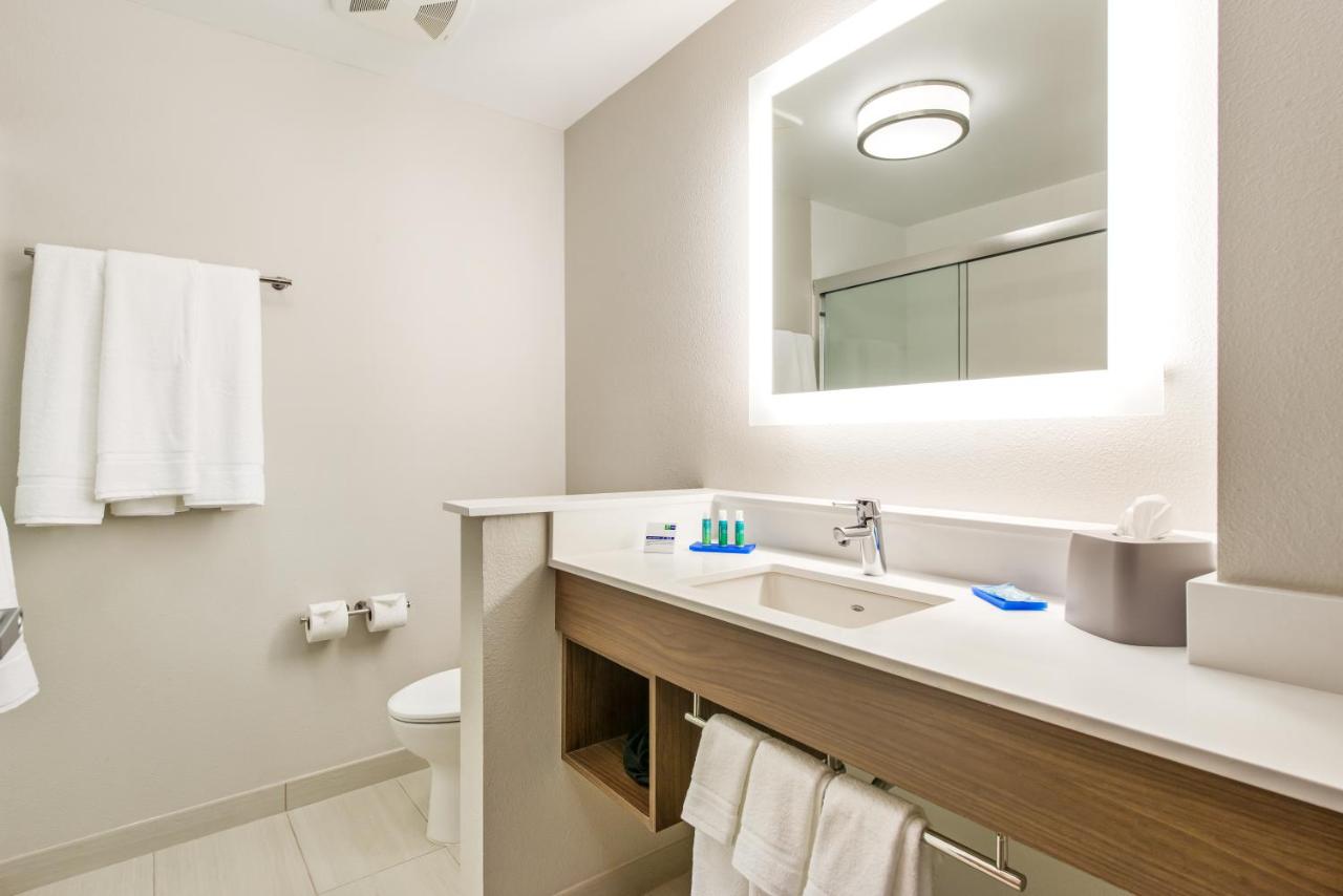  | Holiday Inn Express & Suites Carrollton West, an IHG Hotel