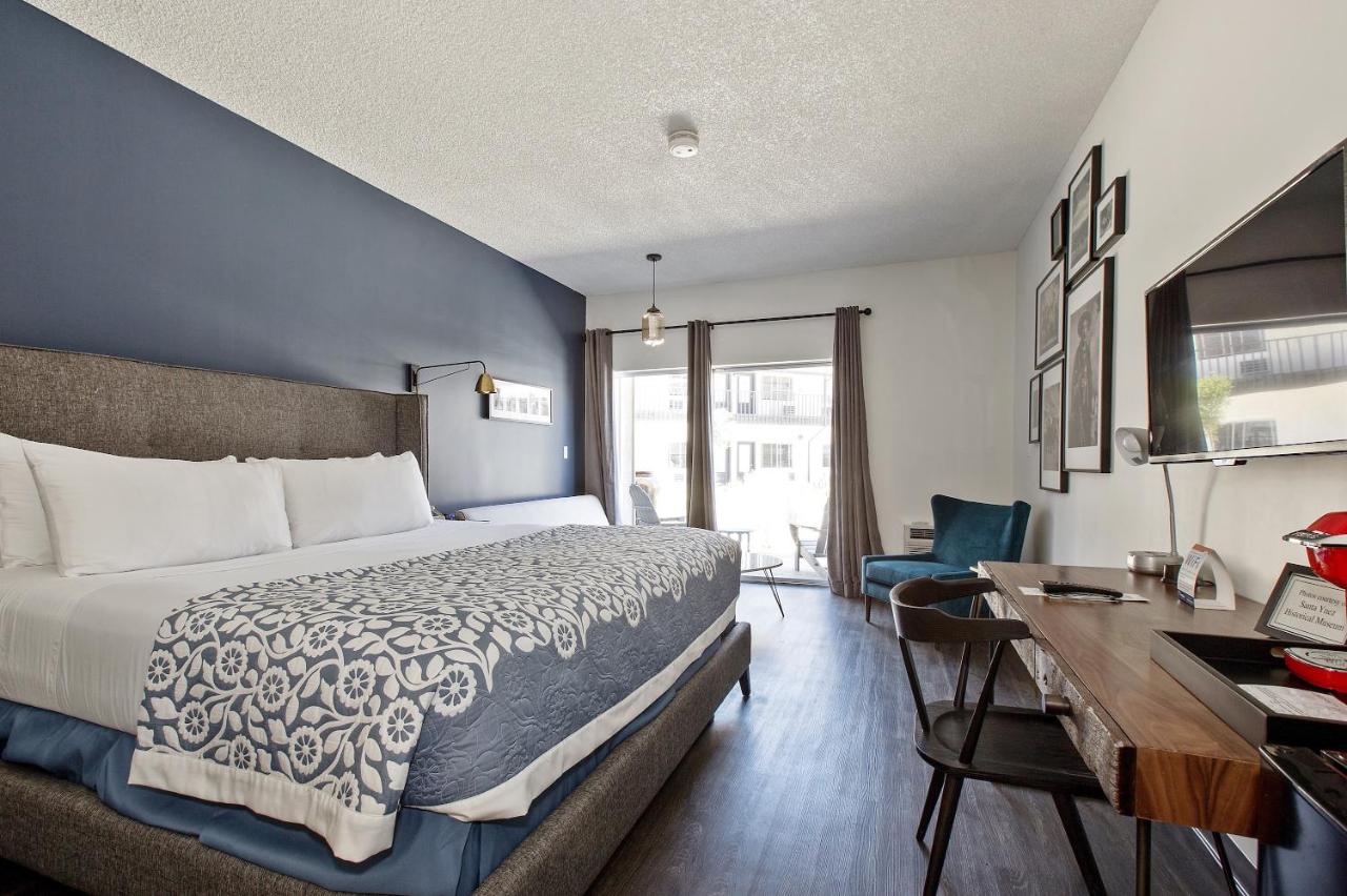 King Room with Balcony at Sideways Inn