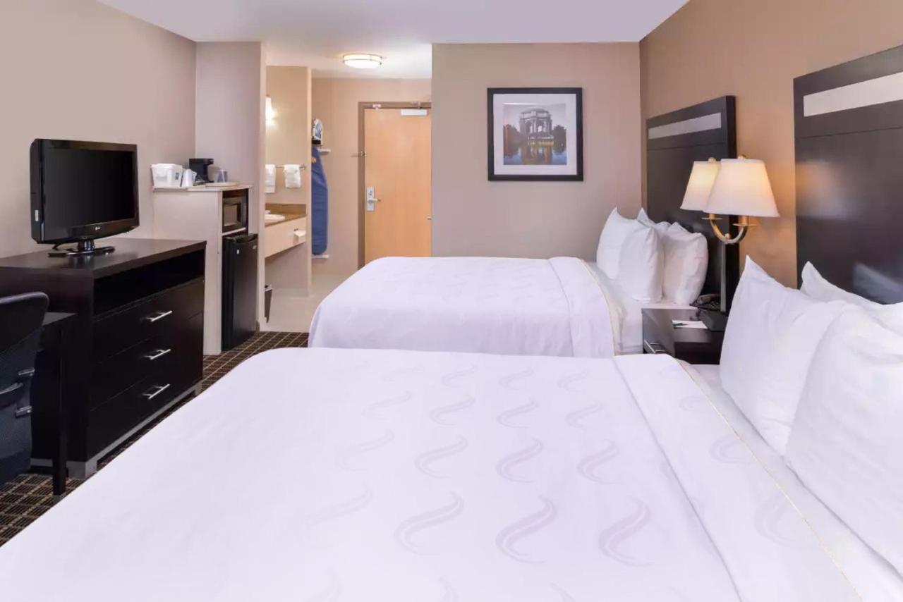 Double Queen Room at Hotel Nova SFO
