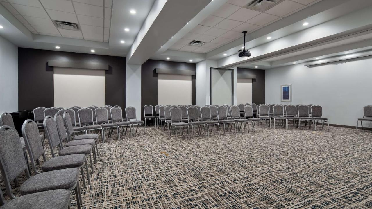 | Best Western Plus Roland Inn & Suites