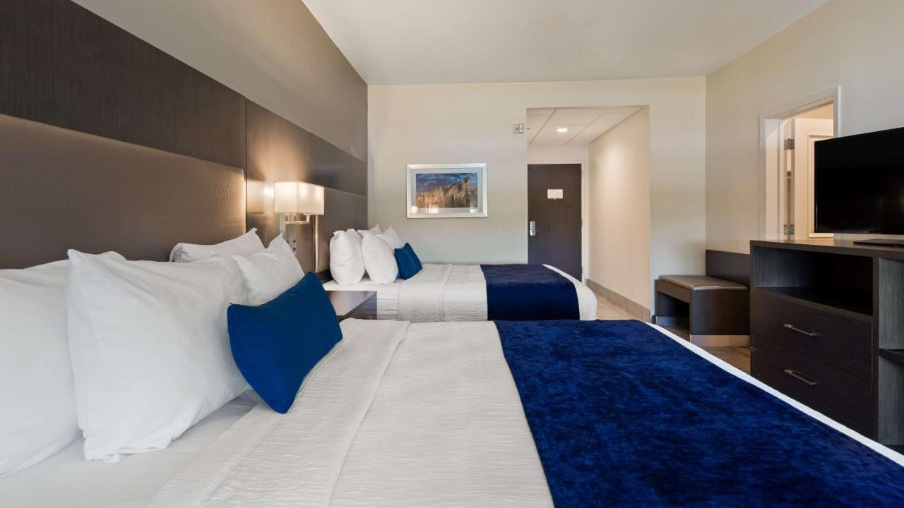 | Best Western Plus Roland Inn & Suites