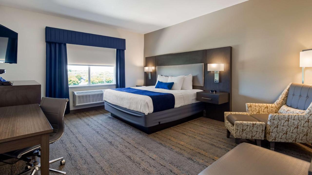| Best Western Plus Roland Inn & Suites