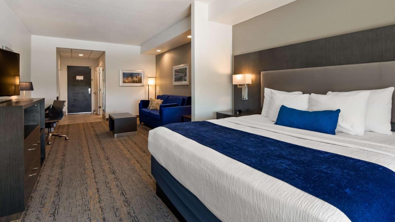 | Best Western Plus Roland Inn & Suites