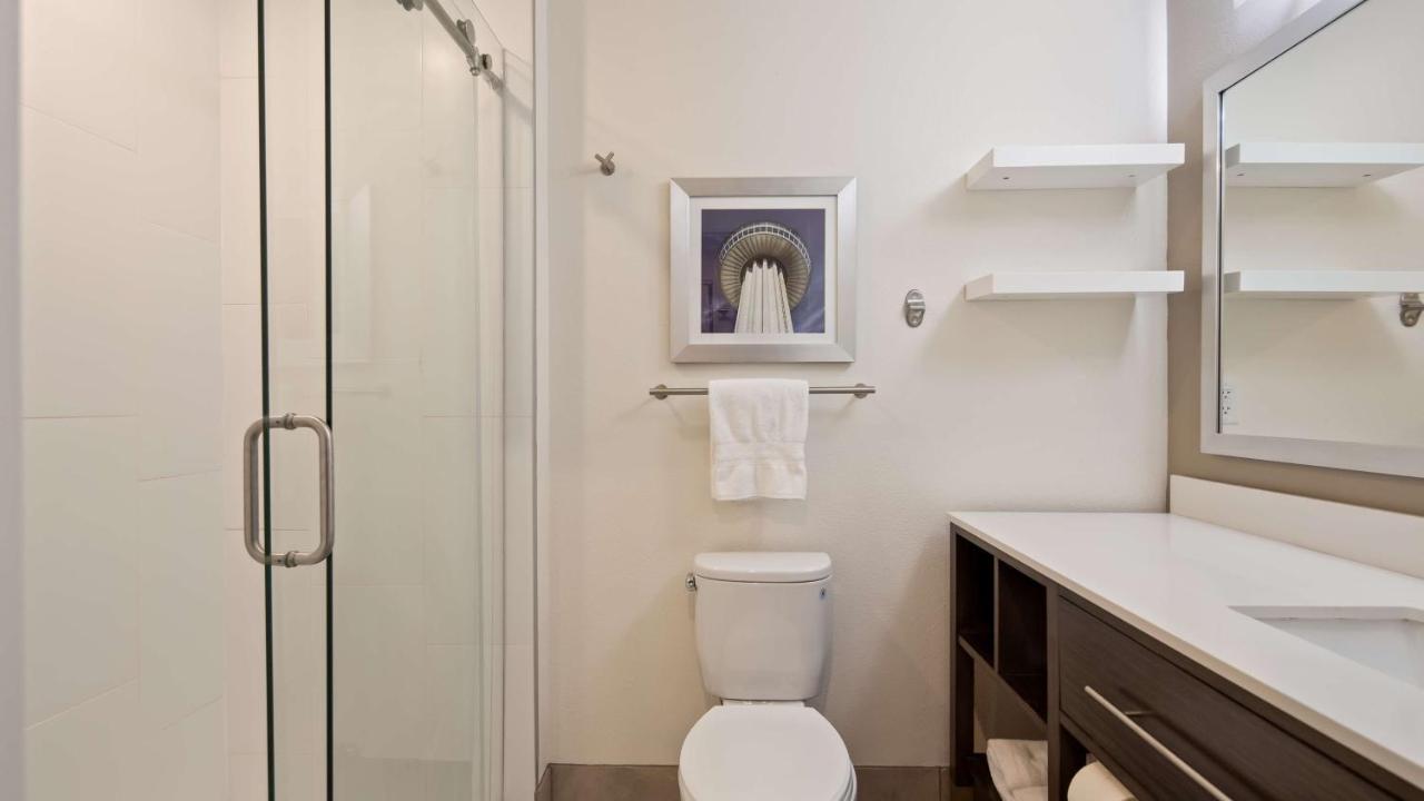 Oversized King Room - Non-Smoking at Best Western Plus Roland Inn & Suites