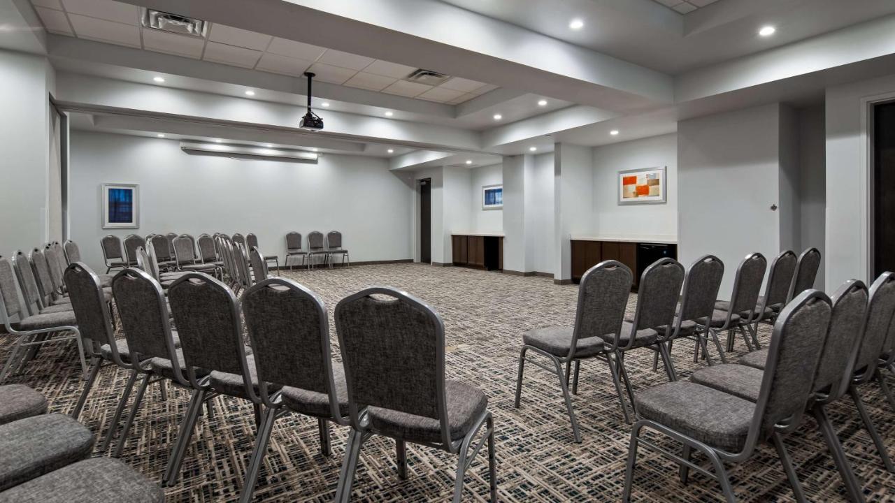 | Best Western Plus Roland Inn & Suites