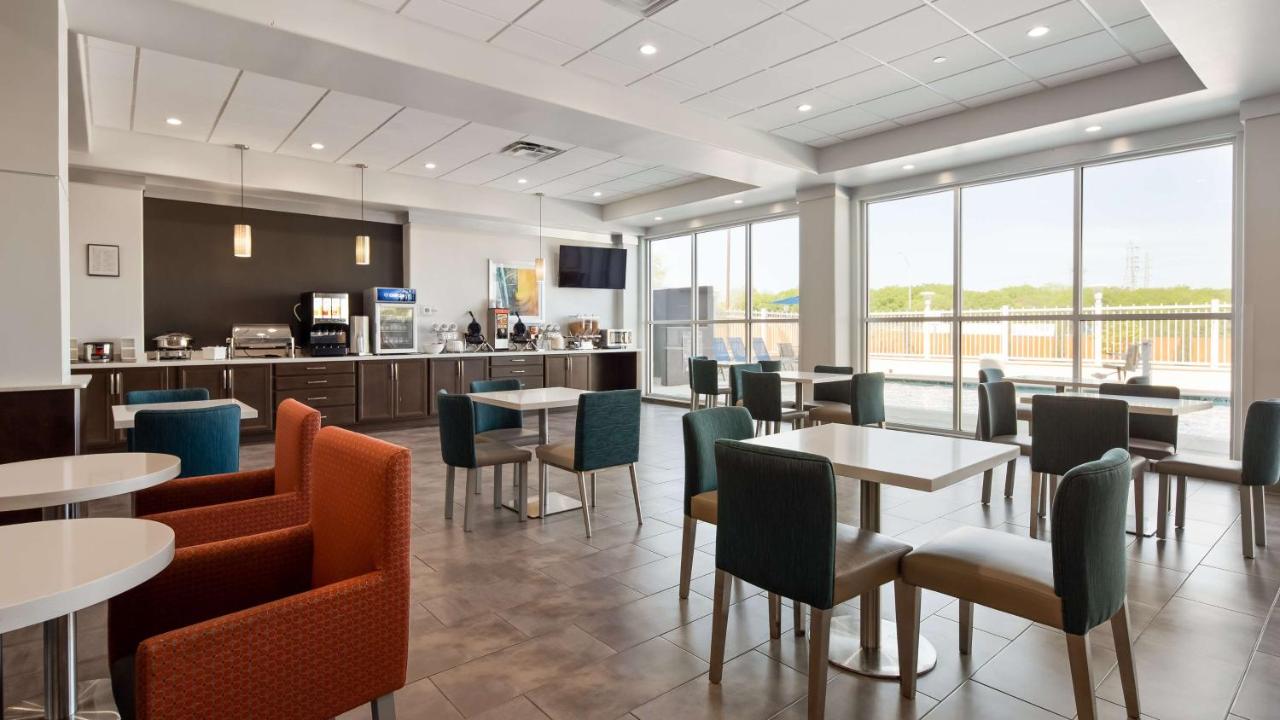 | Best Western Plus Roland Inn & Suites