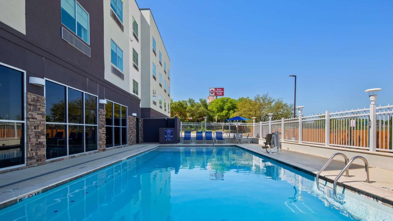 | Best Western Plus Roland Inn & Suites