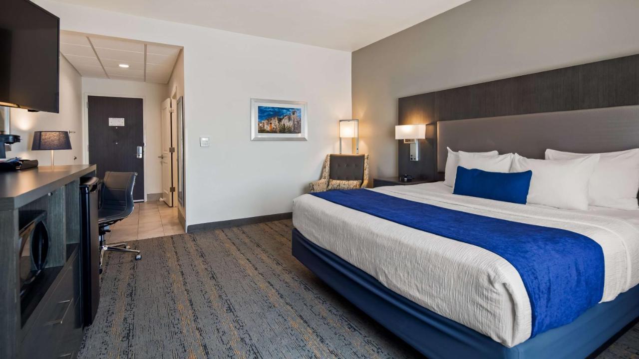 | Best Western Plus Roland Inn & Suites
