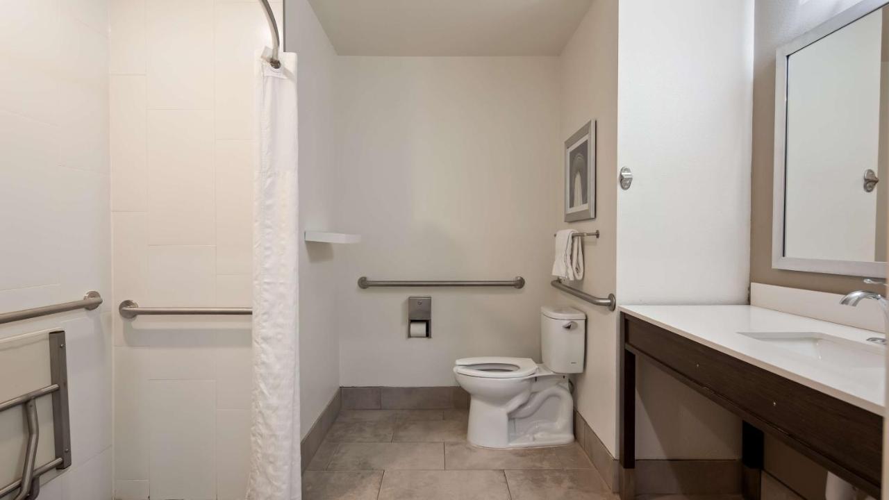| Best Western Plus Roland Inn & Suites