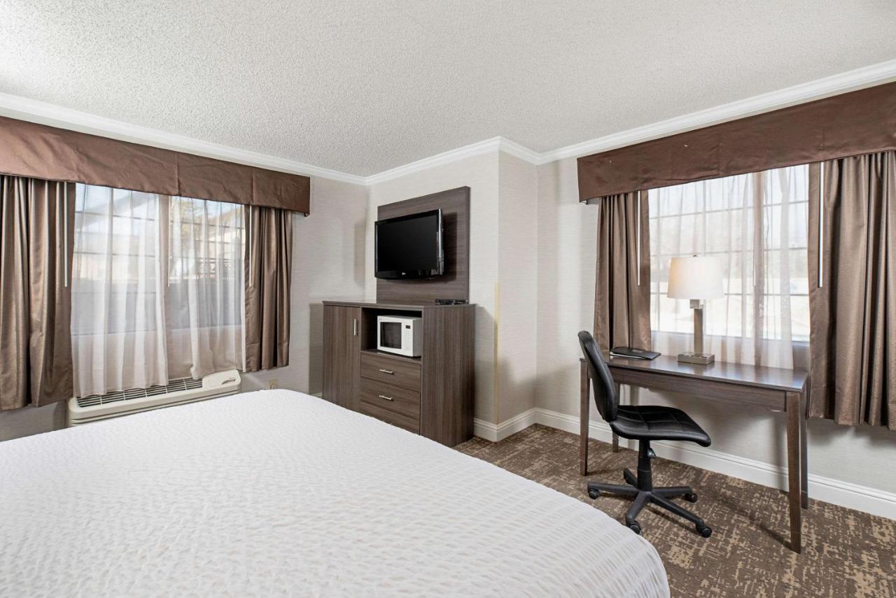 King Room - Non-Smoking at Clarion Inn Silicon Valley