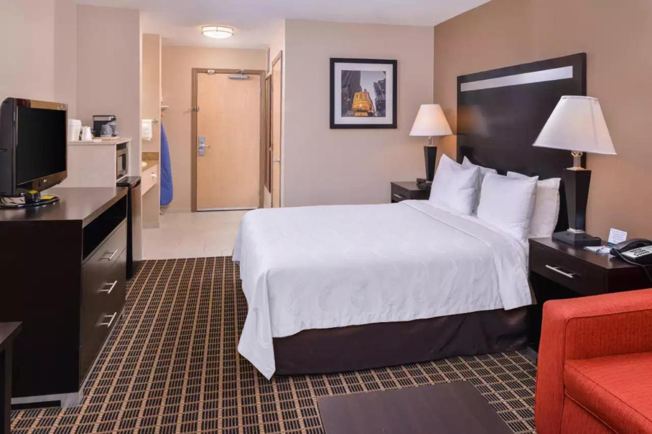 Standard Queen Room at Hotel Nova SFO
