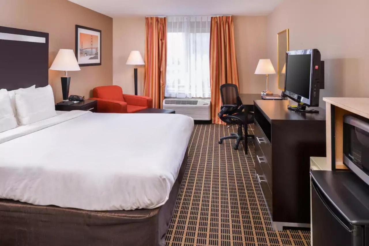 Standard King Room at Hotel Nova SFO