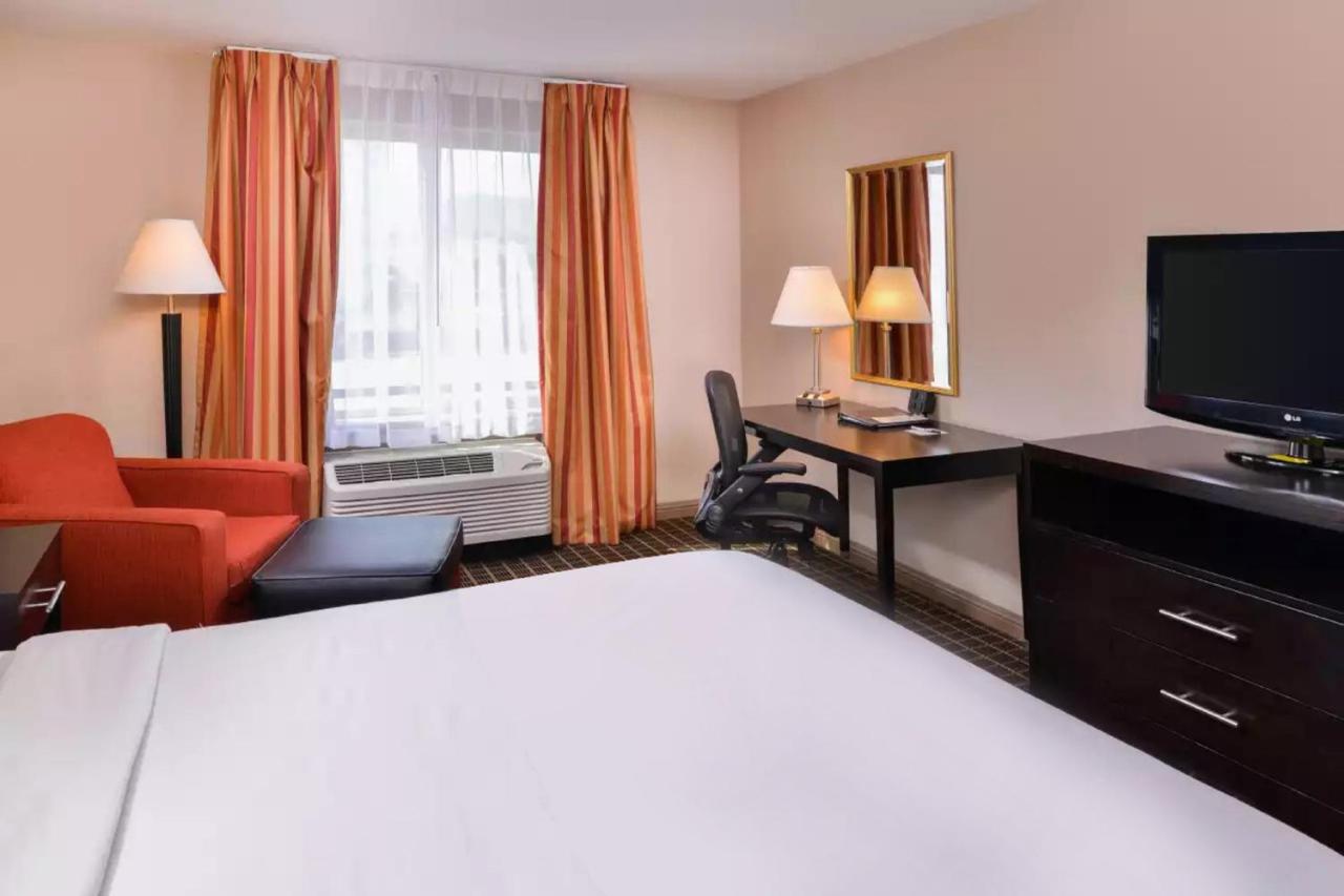 Standard King Room at Hotel Nova SFO