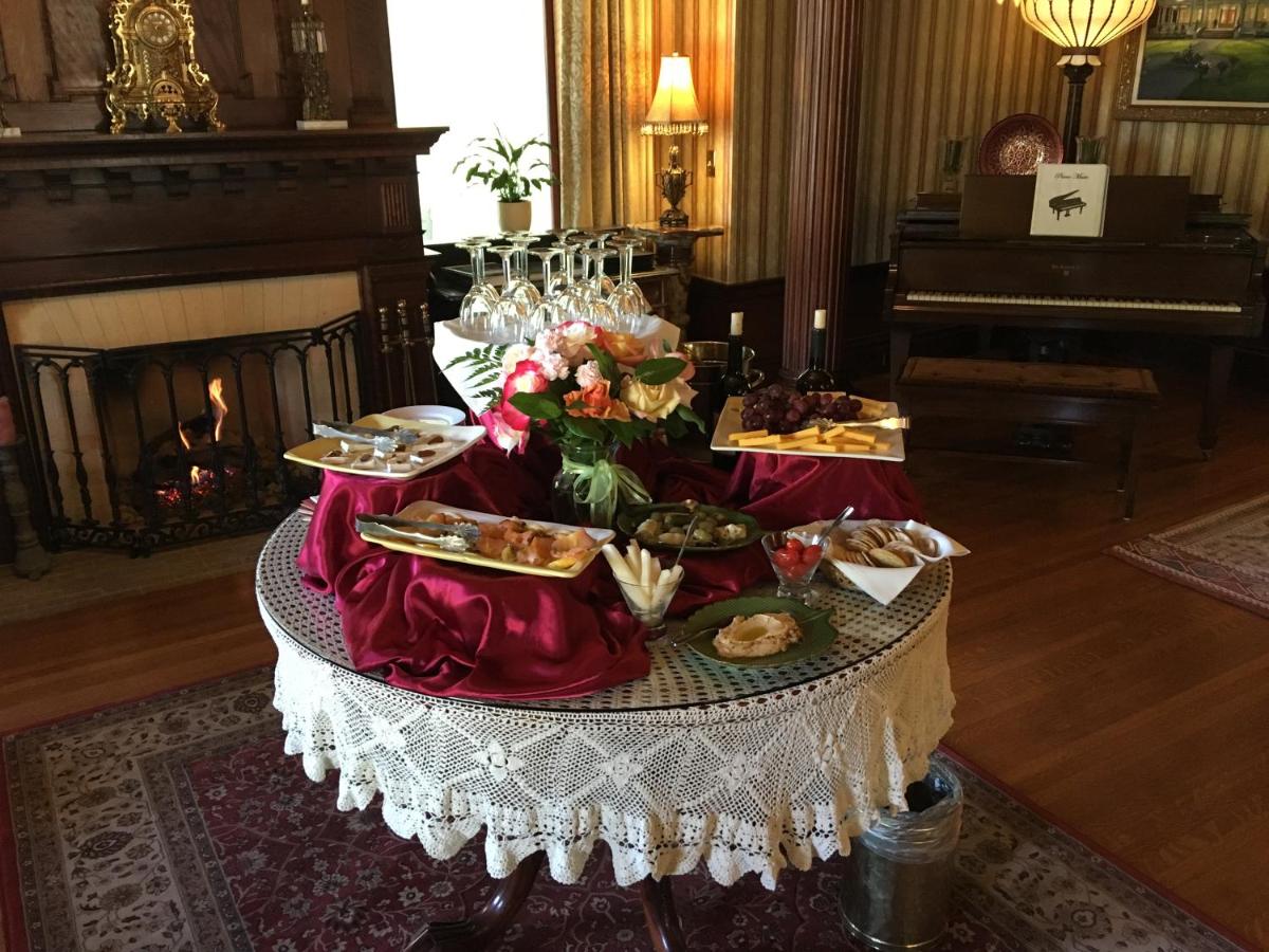 | Churchill Manor