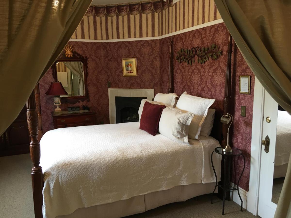| Churchill Manor