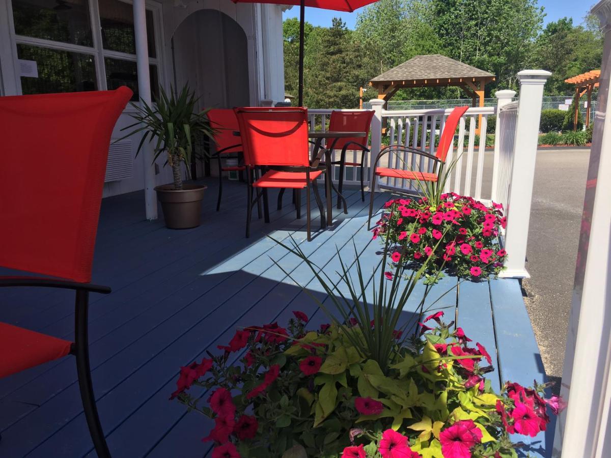 | Aquastar Inn