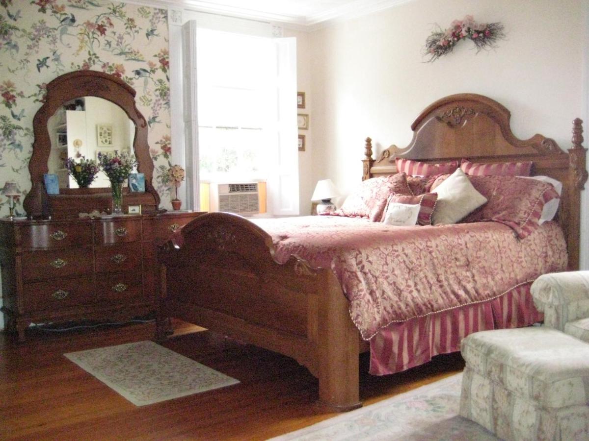  | Historic Hill Inn