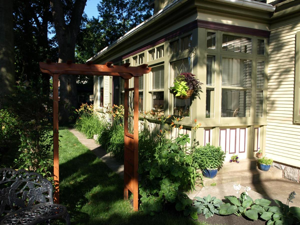 | Manheim Manor Bed & Breakfast