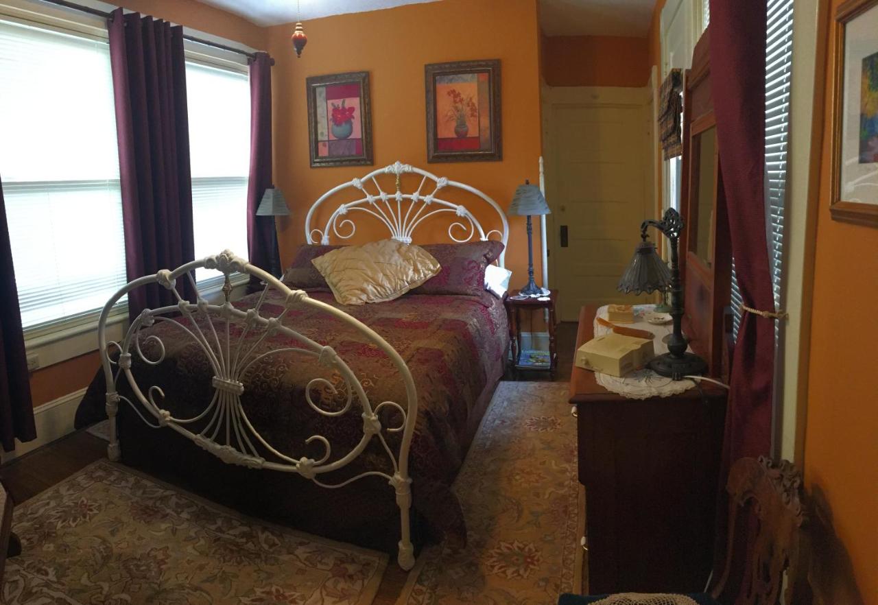 | Manheim Manor Bed & Breakfast