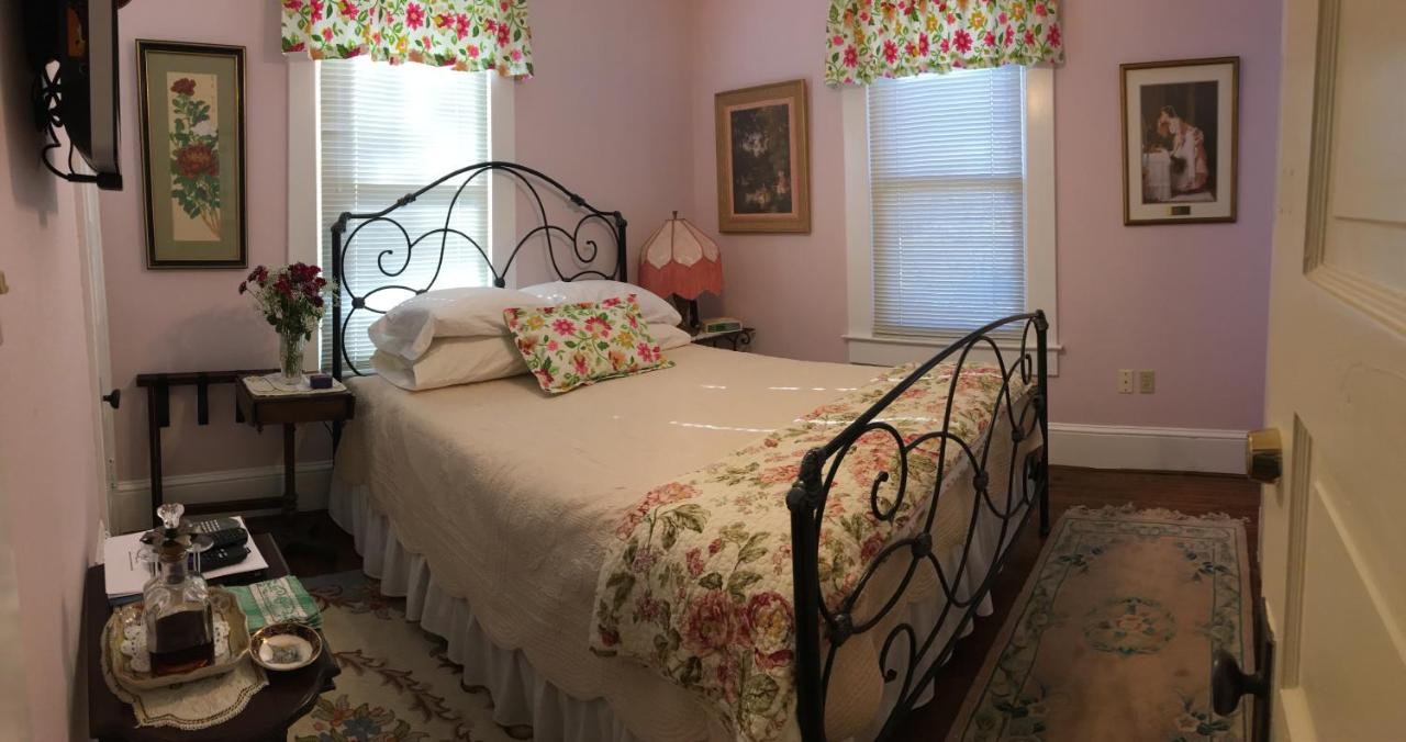 | Manheim Manor Bed & Breakfast