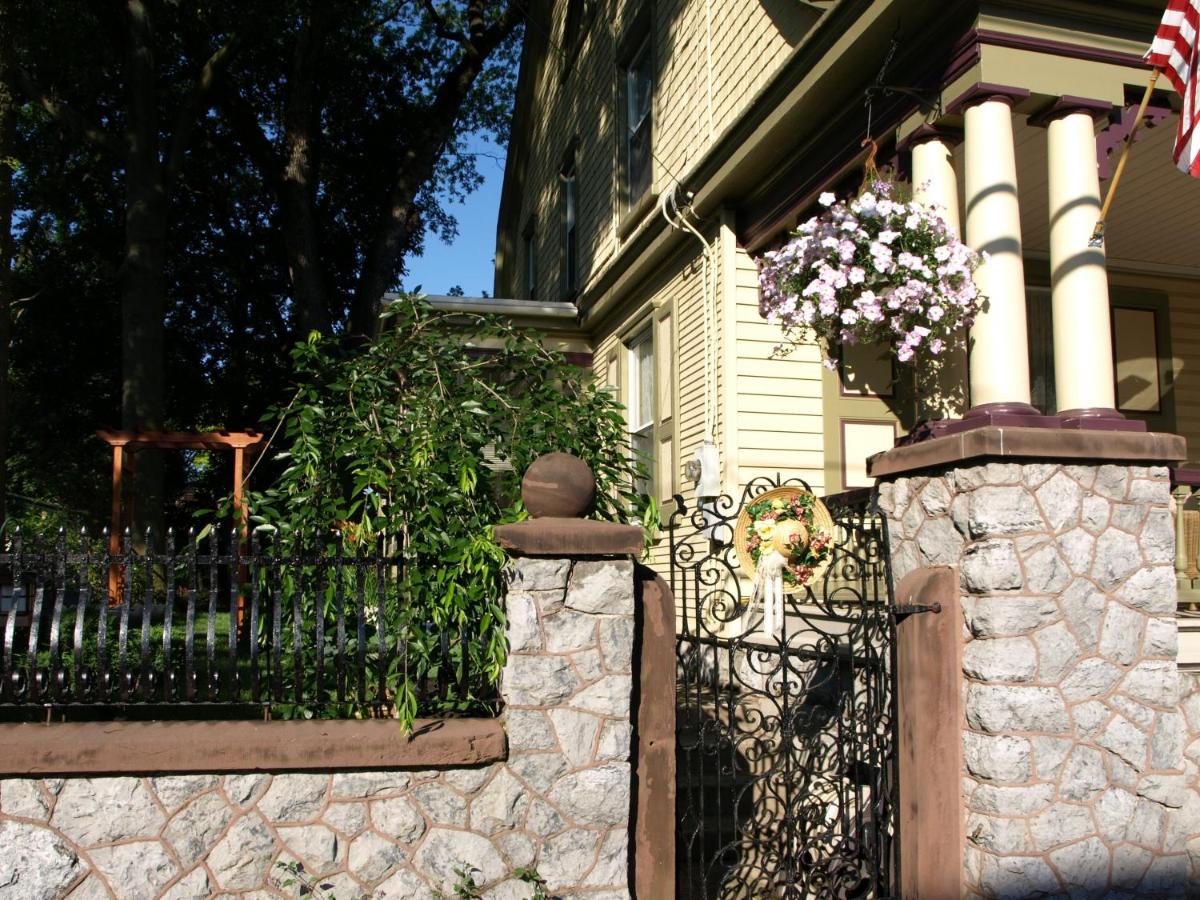 | Manheim Manor Bed & Breakfast