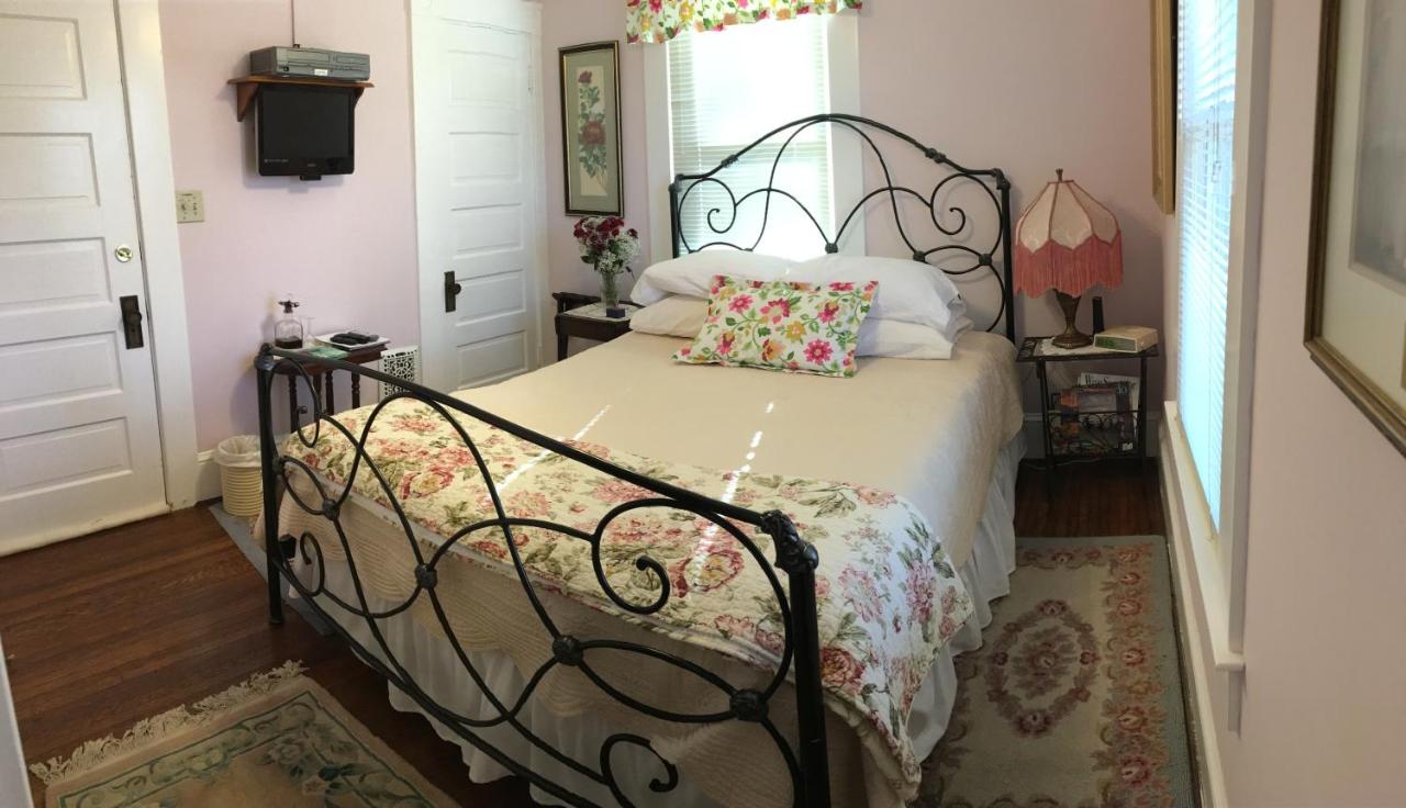 | Manheim Manor Bed & Breakfast