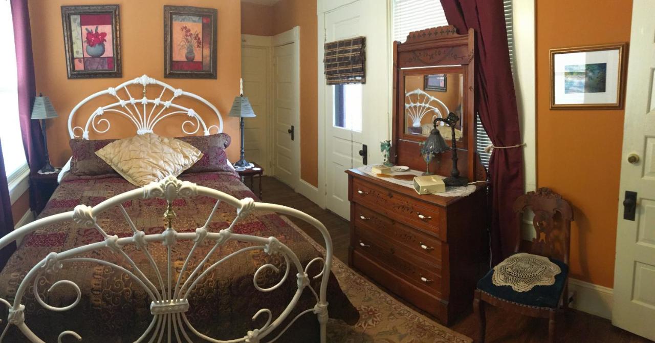 | Manheim Manor Bed & Breakfast