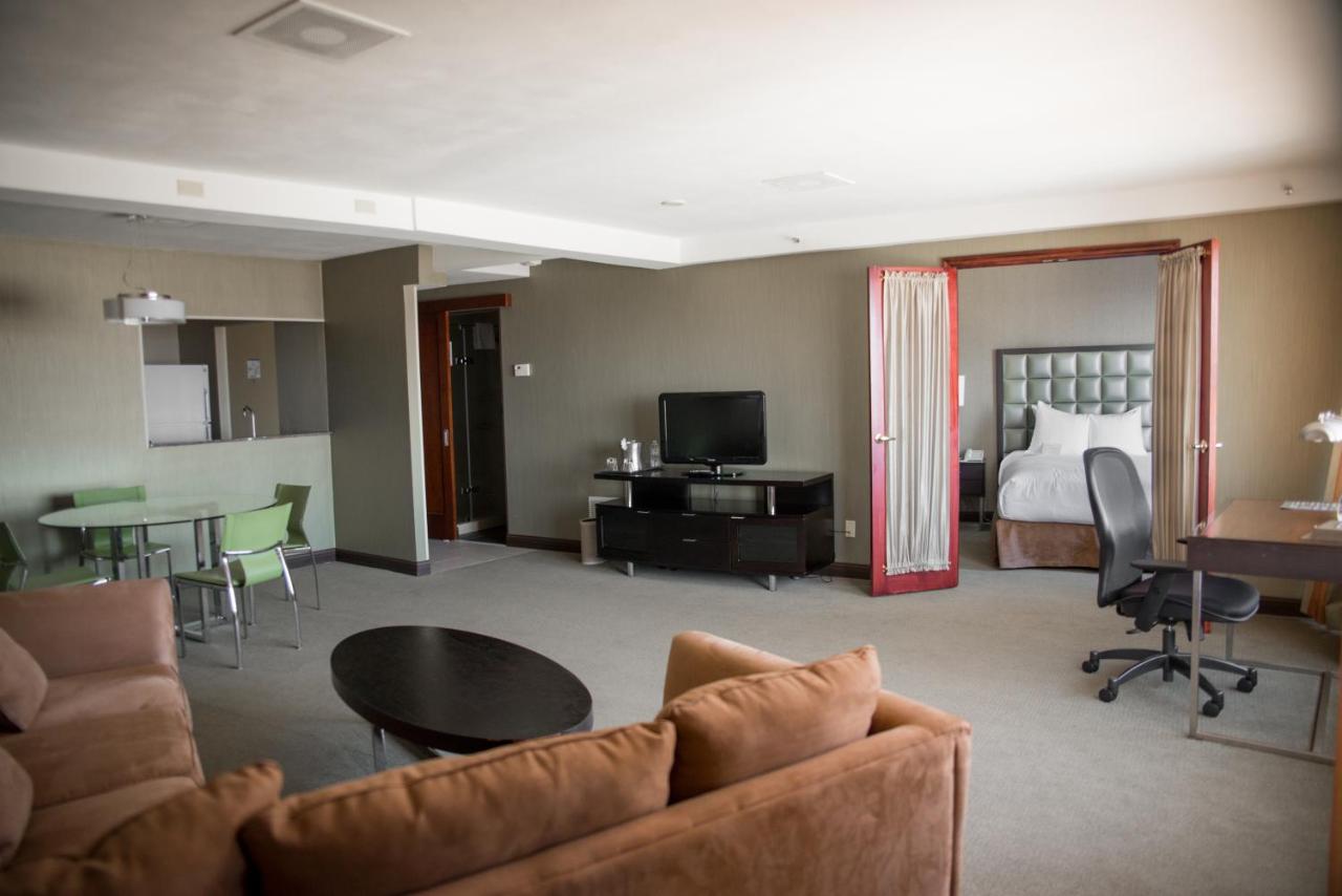Queen Suite - Non-Smoking at Wyndham Springfield City Centre