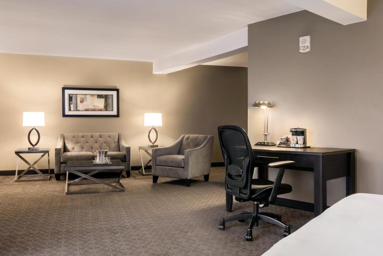 Junior Suite with Two Queen Beds - Mobility Access/Non-Smoking at Wyndham Springfield City Centre