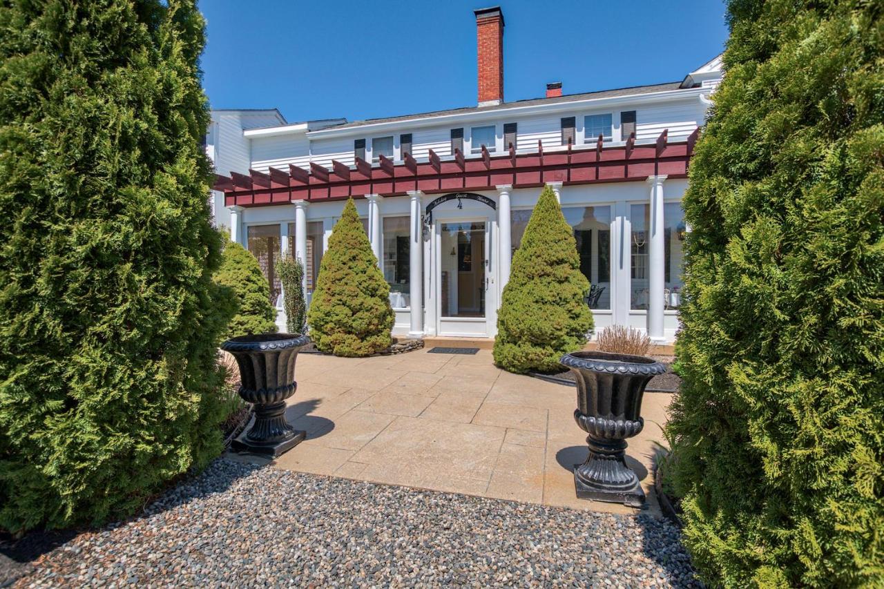 | Holiday Guest House Bed & Breakfast