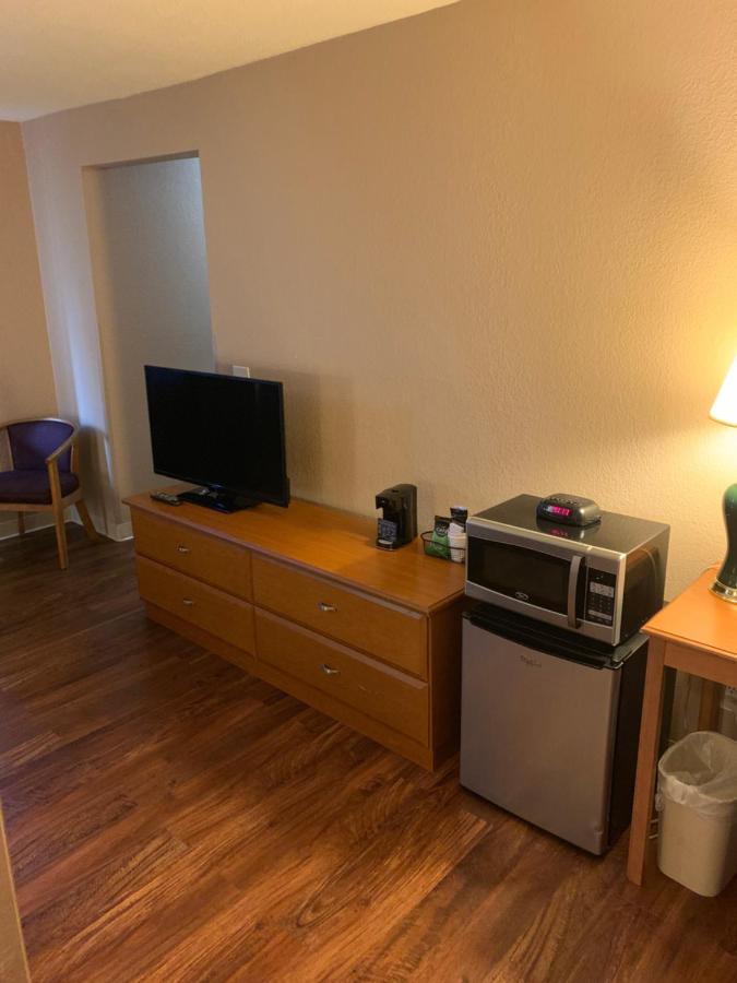 | Super 8 by Wyndham Kingston