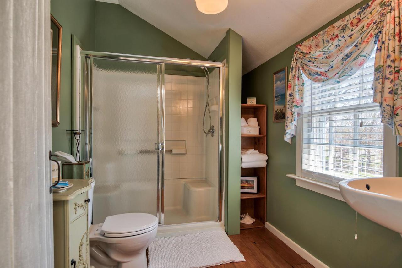 | Holiday Guest House Bed & Breakfast