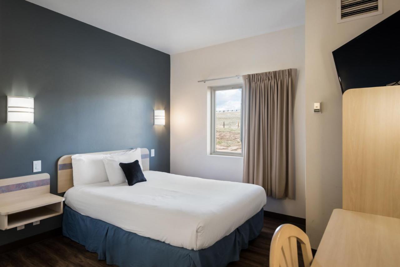 Pet Friendly Queen Room at Red Lion Inn & Suites Butte