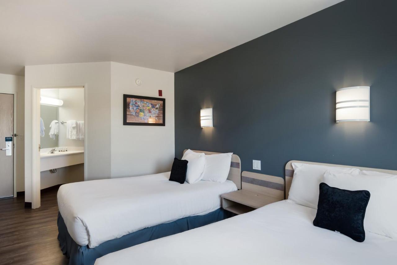 Pet Friendly Double Double Room at Red Lion Inn & Suites Butte