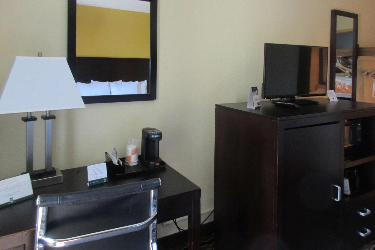 King Suite - Non-Smoking at Quality Inn & Suites Cincinnati Uptown Norwood