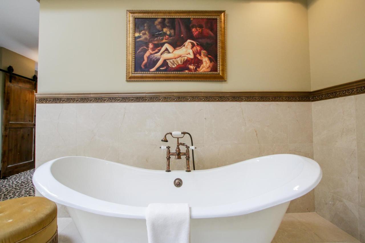 Premium Suite at The Detroit Club