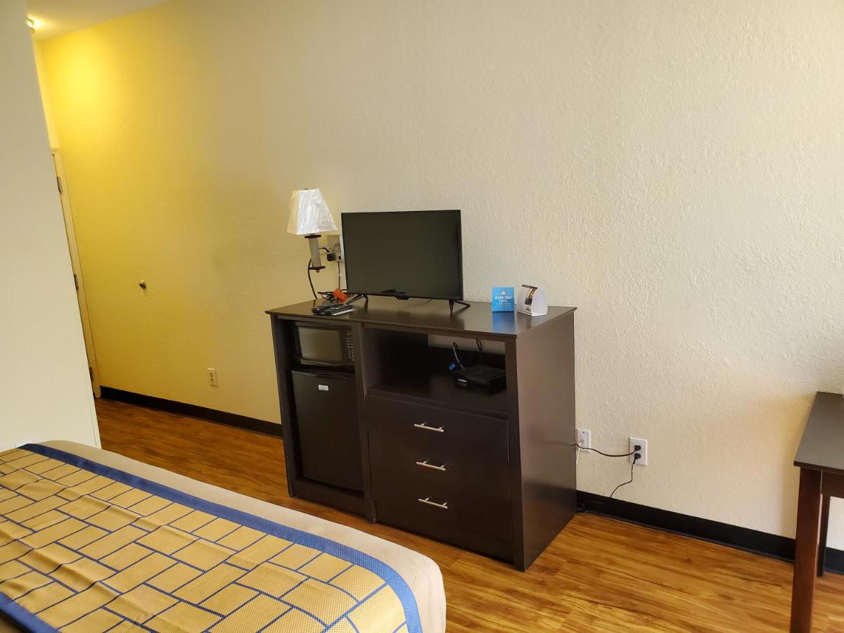 Double Room with Two Double Beds - Non-Smoking at Days Inn by Wyndham Macon I-75 North