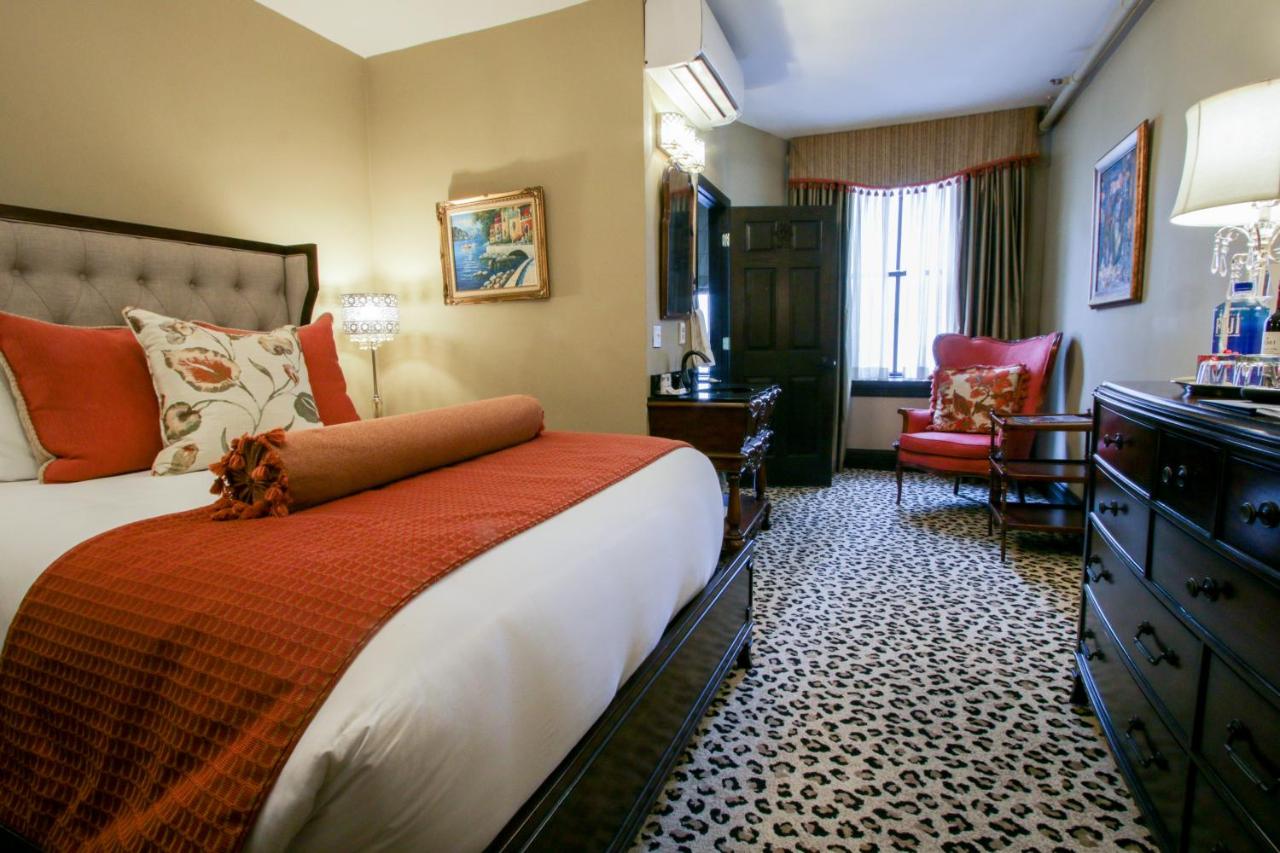 Luxury Queen Suite at The Detroit Club
