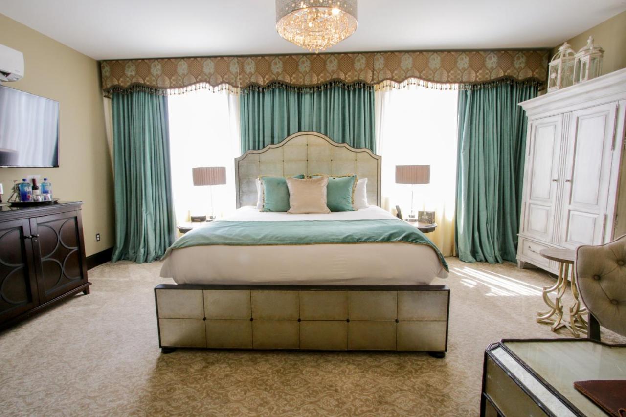 Estate Suite at The Detroit Club
