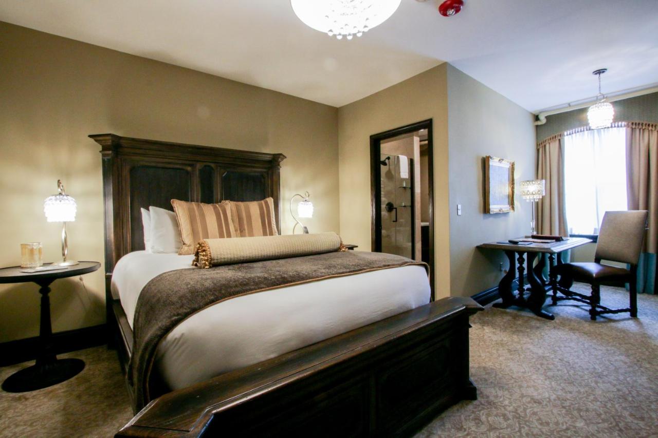 Luxury Queen Suite at The Detroit Club