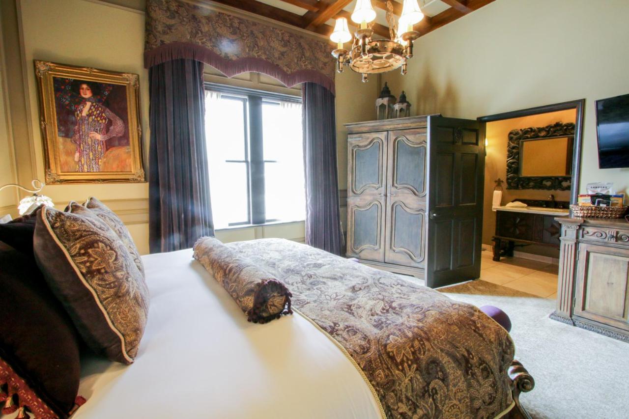 Luxury King Suite at The Detroit Club
