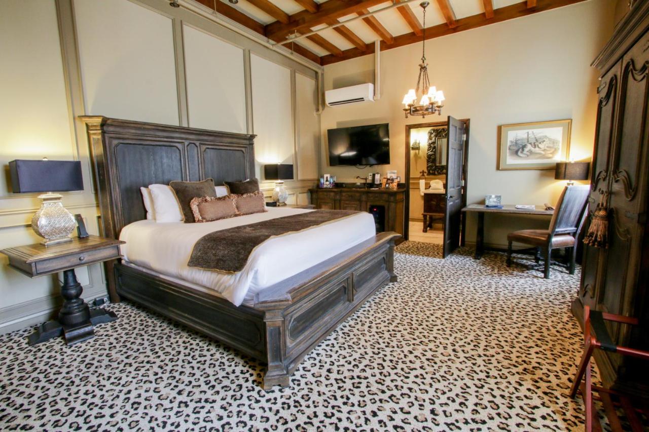Estate Suite at The Detroit Club