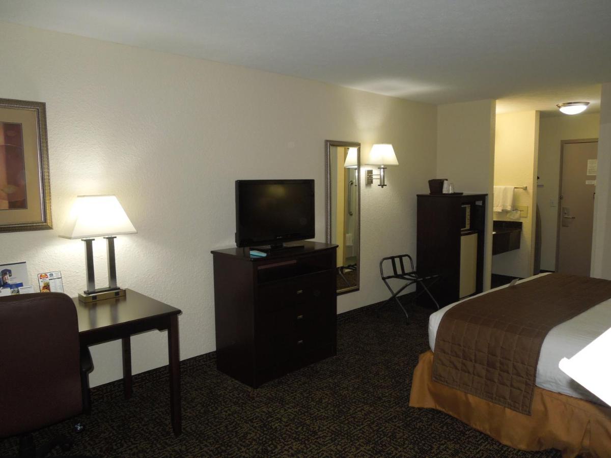 King Room with Bathtub - Disability Access/Non-Smoking at Best Western Inn
