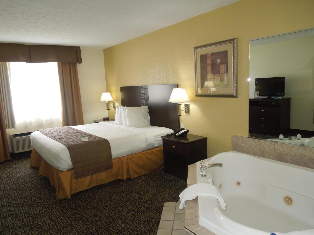 King Room with Hot Tub - Non-Smoking at Best Western Inn