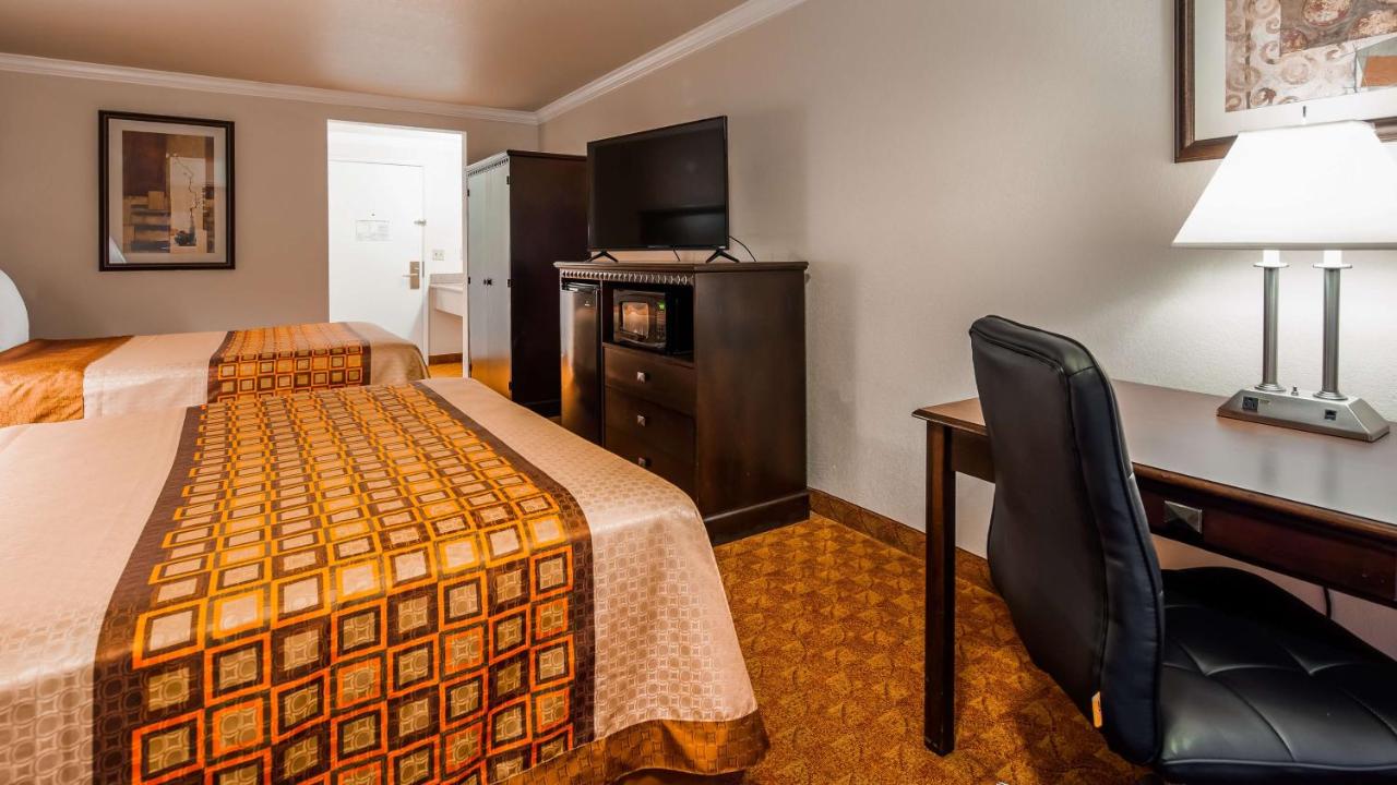 Queen Room with Two Queen Beds - Non-Smoking at Lompoc Valley Inn and Suites