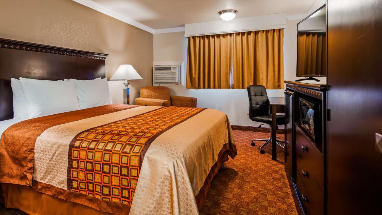 Queen Room - Non-Smoking at Lompoc Valley Inn and Suites