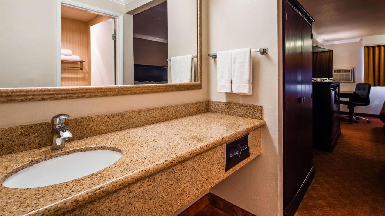 Queen Room with Two Queen Beds - Non-Smoking at Lompoc Valley Inn and Suites